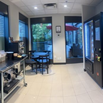 Hotel Willo - Refreshment room, snacks for purchase in vending machines - Hotels Near Me - Vancouver, British Columbia Hotel Willo - Refreshment room, snacks for purchase in vending machines - Hotels Near Me - Vancouver, British Columbia