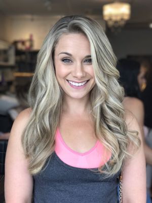 Októ Hair Lounge(We’re moving back to Gavali Salon) by null