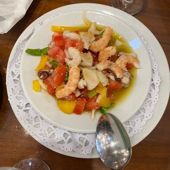 La Bodega de Alfalfa - Salpicón de Marisco con Langostinos (Langoustine and Seafood Salad, €6.50 for the media portion) - Tapas Bars Near Me - Seville, SE