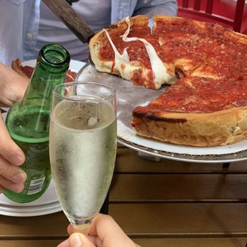 Giordano's - Pizza Near Me - Chicago, Illinois