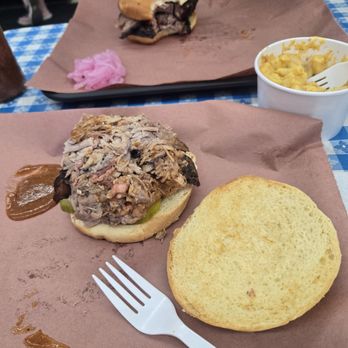 Fasty's BBQ Joint - pulled pork sandwich without pickled onion, and brisket sandwich with pickled onions and side of Mac and cheese - Barbeque Near Me - Jamestown, California