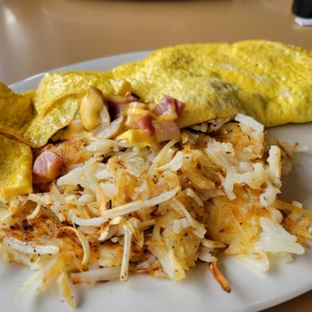 Clinch Mountain - an omelet and hash browns - American Near Me - Thorn Hill, Tennessee