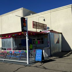 Brauts & Hots - Look for this place!
