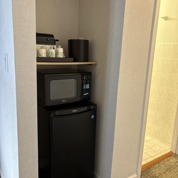 Hotel Versey Chicago Lincoln Park - Hall with mini fridge - Hotels Near Me - Chicago, Illinois