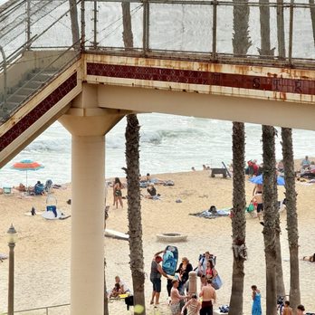 T-Street - T-street crossing bridge that takes you down to the sand from the street above. - Beaches Near Me - San Clemente, California T-Street - T-street crossing bridge that takes you down to the sand from the street above. - Beaches Near Me - San Clemente, California