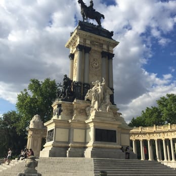 Estanque Grande del Buen Retiro - Parks Near Me - Madrid, M