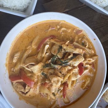 Eat Thai - Chicken red sauce - Thai Near Me - Ann Arbor, Michigan