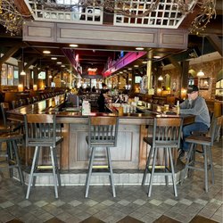 Westwood Restaurant and Pub - The (ginormous) gorgeous bar