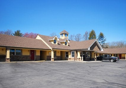 Econo Lodge by null