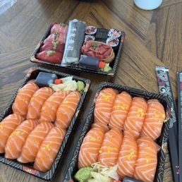 Tuna Girl Dinner, Sake Nigiri x 2