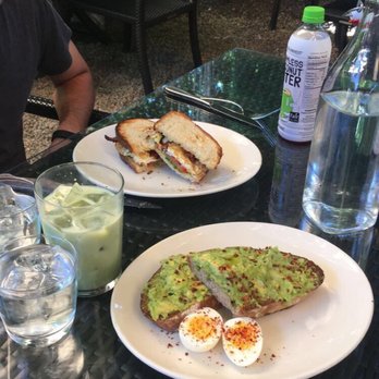 Behind The Bookstore - Avocado toast, breakfast sandwich, matcha - Coffee & Tea Near Me - Edgartown, Massachusetts