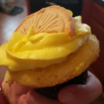 Cakes by Custom Cutie - Lemon made with a Girl Scout Lemonade - Cupcakes Near Me Cakes by Custom Cutie - Lemon made with a Girl Scout Lemonade - Cupcakes Near Me