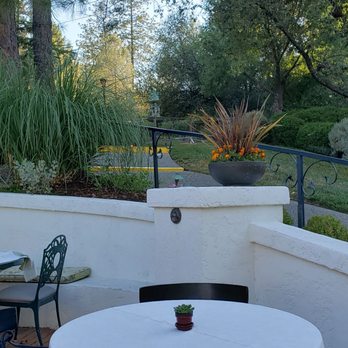 The Elderberry House - Garden patio - French Near Me - Oakhurst, California The Elderberry House - Garden patio - French Near Me - Oakhurst, California