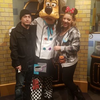 Goofy's Kitchen - Goofy! - American Near Me - Anaheim, California