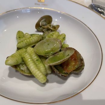 Fasano Restaurant New York - Pasta with clams - Italian Near Me - New York, New York Fasano Restaurant New York - Pasta with clams - Italian Near Me - New York, New York
