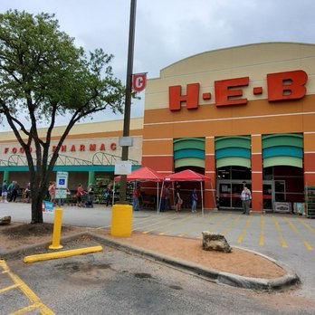 H-E-B - Covid19 line.  Goes quickly.  Keep your distance and be kind. - Grocery Near Me - Austin, Texas