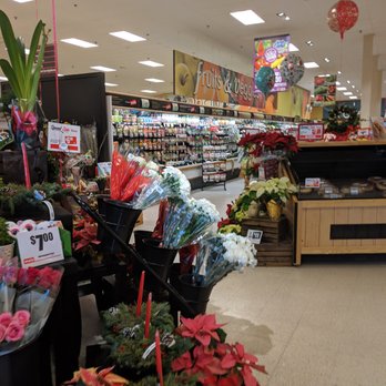 Weis Markets - a variety of flowers and decorations - Grocery Near Me - York, Pennsylvania