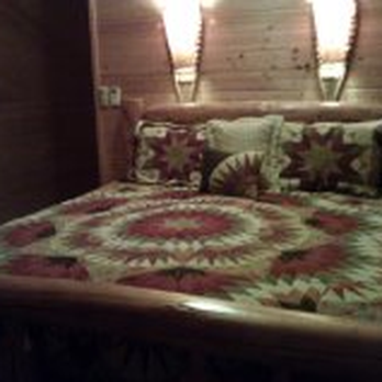 5 Lakes Lodge - King bed - Bed & Breakfast Near Me - Millinocket, Maine