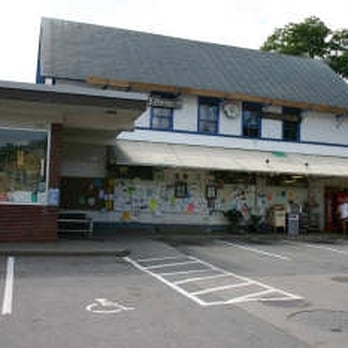 Dan and Whits - Doesn't look like much from the outside... - Grocery Near Me - Norwich, Vermont
