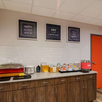 Hampton Inn Wilson Downtown - Breakfast Area - Hotels Near Me - Wilson, North Carolina