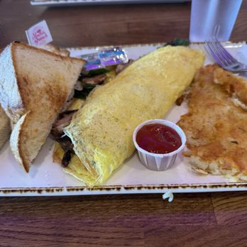 Madres Brunch - American Omelet with mushrooms & Soinach - Breakfast & Brunch Near Me - Placentia, California Madres Brunch - American Omelet with mushrooms & Soinach - Breakfast & Brunch Near Me - Placentia, California