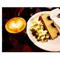The Three Monkeys Coffee & Tea House - Blueberry cheesecake & latte