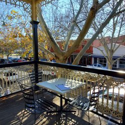 Cafe Essence - Terrace seating