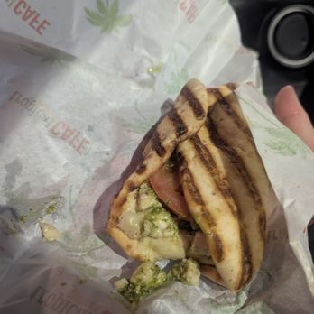 Tropical Smoothie Cafe - Chicken pesto flatbread - Juice Bars & Smoothies Near Me - Brooklyn, New York Tropical Smoothie Cafe - Chicken pesto flatbread - Juice Bars & Smoothies Near Me - Brooklyn, New York