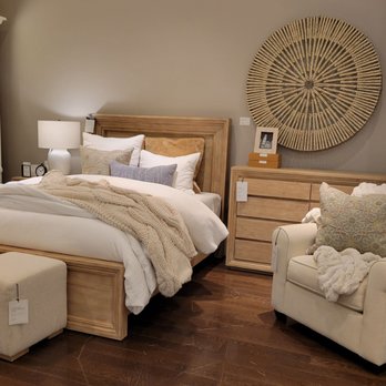 Pottery Barn - Furniture Stores Near Me - Portland, Oregon