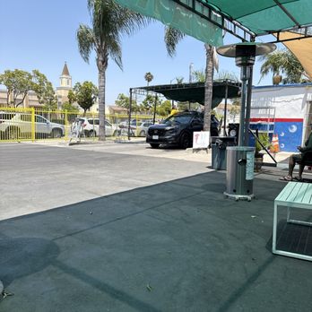 Flow Usa - Waiting area - Car Wash Near Me - Inglewood, California Flow Usa - Waiting area - Car Wash Near Me - Inglewood, California