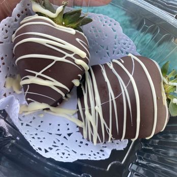 Strawberry Shack - Dark chocolate covered strawberries. - Desserts Near Me - Carlsbad, California Strawberry Shack - Dark chocolate covered strawberries. - Desserts Near Me - Carlsbad, California