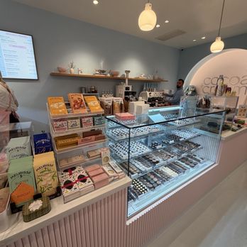 Cocoa + Cream - Inside / Counter - Gelato Near Me - Los Angeles, California Cocoa + Cream - Inside / Counter - Gelato Near Me - Los Angeles, California