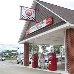 Creme Hut - Best cheeseburger in town: Creme Hut, corner of US 411 and South 2nd Avenue, Chatsworth, Georgia