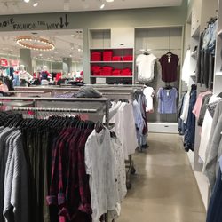 H&M - Woman's area
