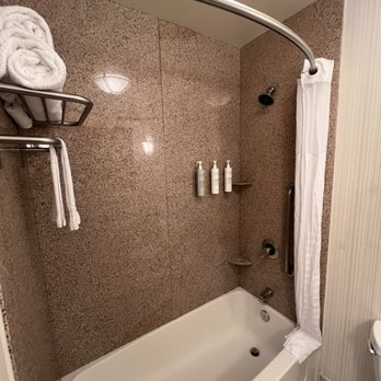 Hilton Garden Inn Oxnard/Camarillo - Hotels Near Me - Oxnard, California