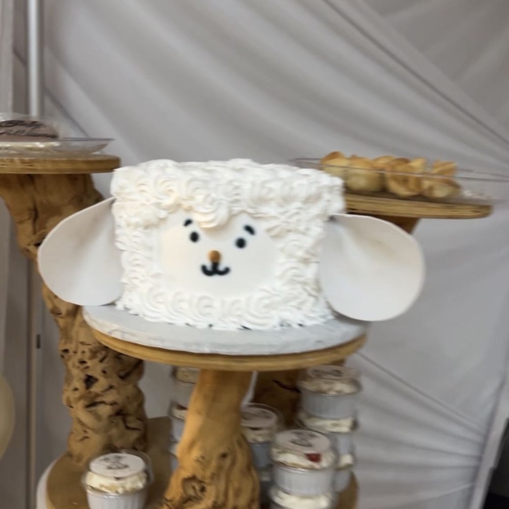 Baby shower cake Baby shower cake