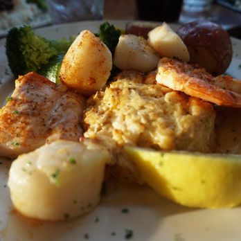 Dinky's Waterfront Restaurant - Sea food platter - Seafood Near Me - Hatteras, North Carolina Dinky's Waterfront Restaurant - Sea food platter - Seafood Near Me - Hatteras, North Carolina