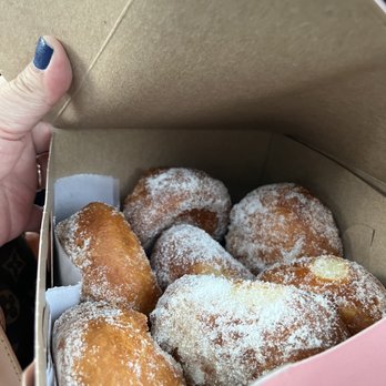Leonard's Bakery - Bakeries Near Me - Honolulu, Hawaii