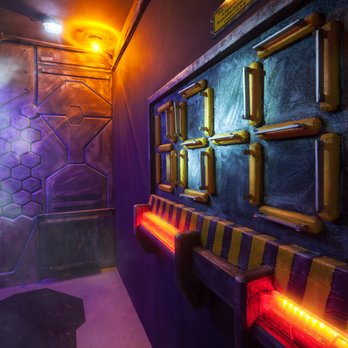 Questerland - Questearland - Apokalypsa Zombie 2213 - Escape Games Near Me - Prague, Puerto Rico