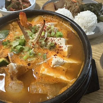 Yong's Kal-Bi - Spicy Fish Soup - Korean Near Me - Waimea, Hawaii