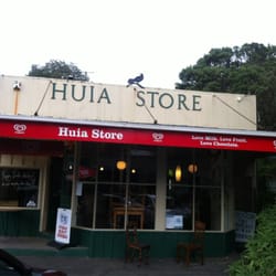 Huia Beach Store & Cafe - Huia store and cafe opposite the beach