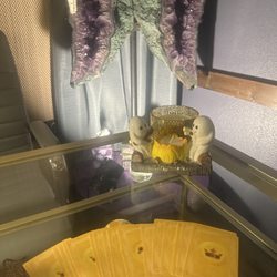 Oracle oasis - I asked Miss Daniella to let me take a picture of her wings and cards and I love them