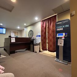 Labcorp - This is it, front desk and waiting room. Lab room is behind the curtains, you can hear everything!