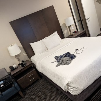 Ramada by Wyndham Monterey - Bedroom - Hotels Near Me - Monterey, California