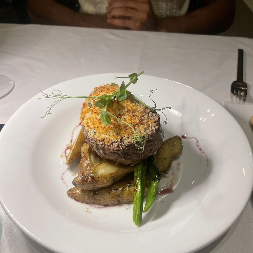 Julio César - Filet Minon - Italian Near Me - Mayagüez, Puerto Rico