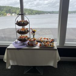 308 Lakeside - Cannolis and cake