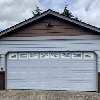 AFP Painting - BEFORE - close up of the garage - Painters Near Me - Woodland, Washington AFP Painting - BEFORE - close up of the garage - Painters Near Me - Woodland, Washington
