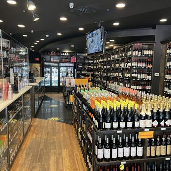Bona Vinos - the wine section of a liquor store - Beer, Wine & Spirits Near Me - Manhattan, New York