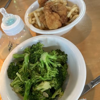 West End - Kids meal Chicken fingers and fries with a side of broccoli - Gastropubs Near Me - Santa Cruz, California