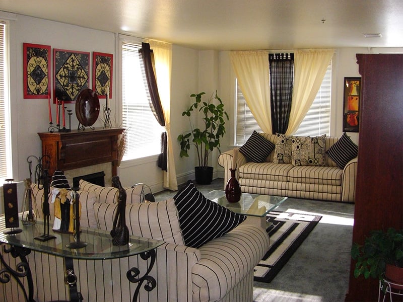 LECLAIRE APARTMENTS Updated May 2024 421 19th St, Moline, Illinois